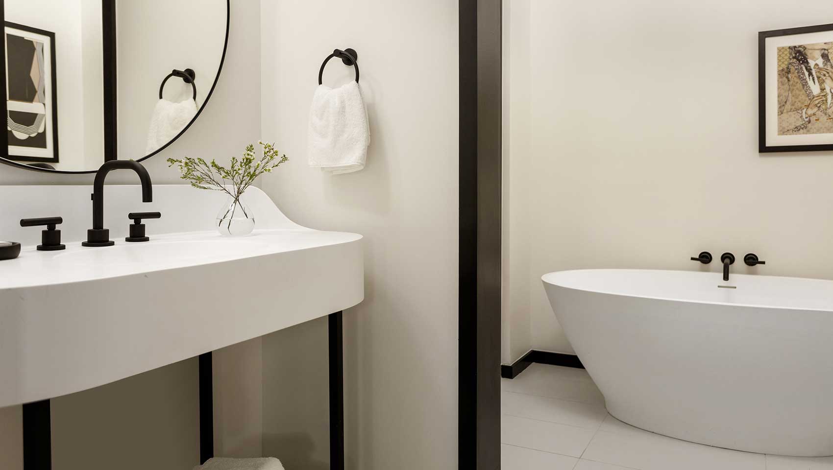 1 Bedroom Suite Spa Bathroom w/ soaking tub