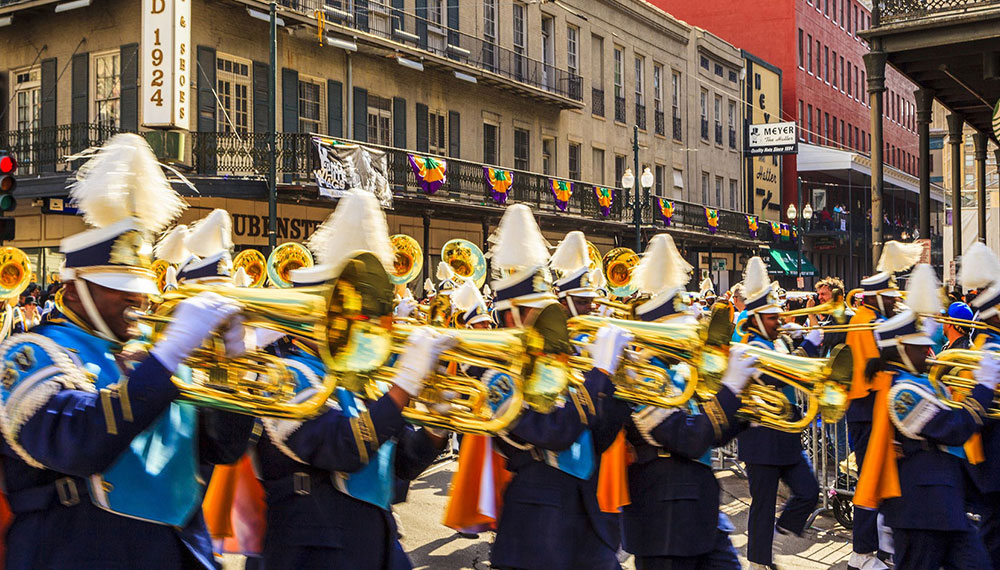 a band playing in the parade